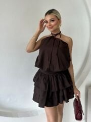 VOLANLI ETEKLİ KAHVERENGİ KISA ELBİSE