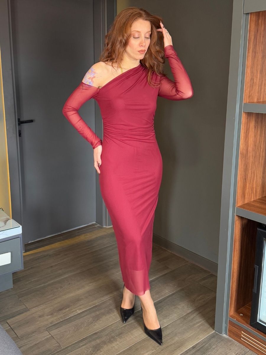 TEK OMUZLU UZUN KOL TÜL ELBİSE