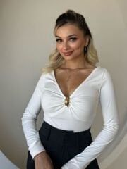 ÖNÜ BÜZGÜLÜ TOKALI V YAKA BODYSUIT