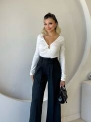 ÖNÜ BÜZGÜLÜ TOKALI V YAKA BODYSUIT