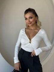 ÖNÜ BÜZGÜLÜ TOKALI V YAKA BODYSUIT