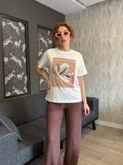 KAHVERENGİ ÇİÇEK DESENLİ TSHİRT