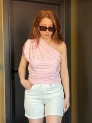 LACOSTE KUMAŞ TEK OMUZ BLUZ