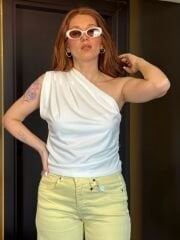 LACOSTE KUMAŞ TEK OMUZ BLUZ