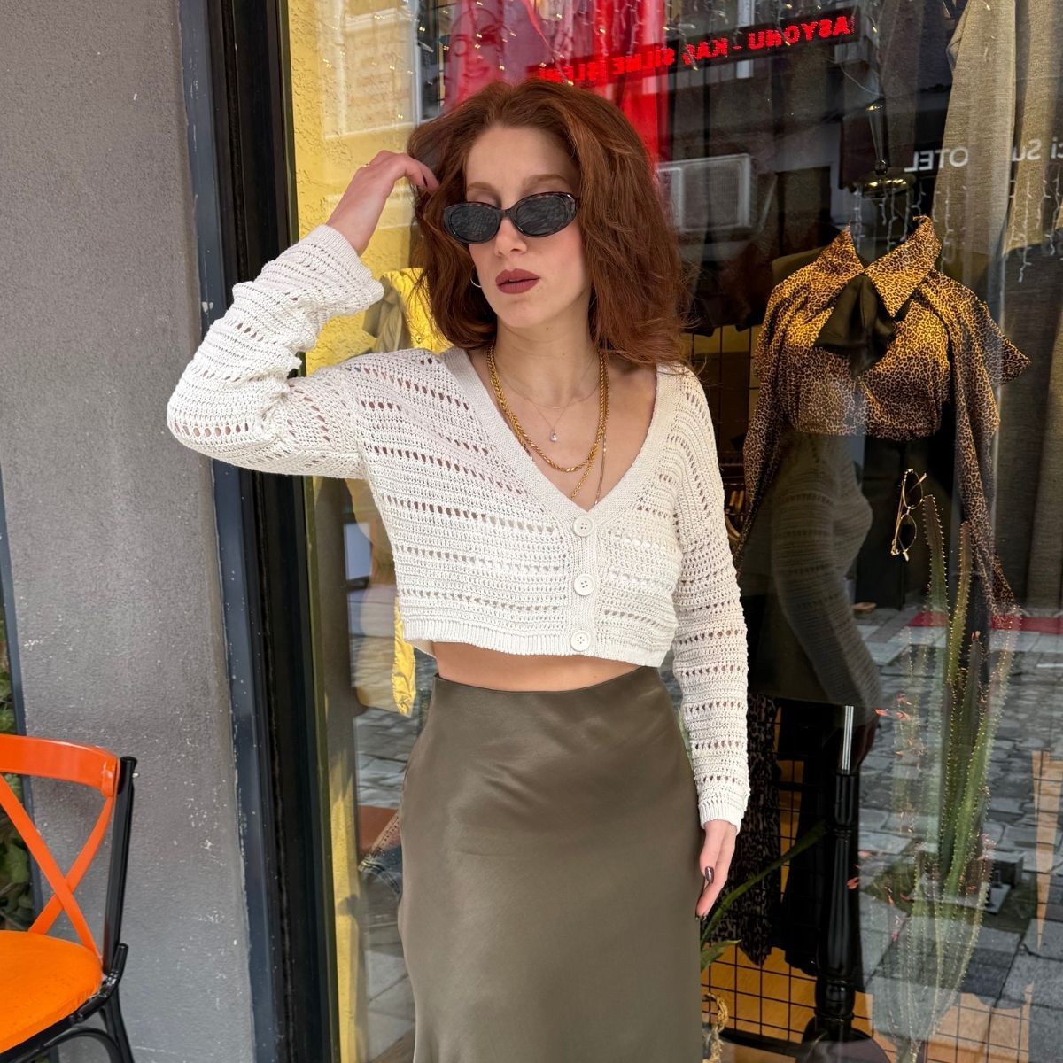 TAŞ RENGİ AJURLU CROP HIRKA