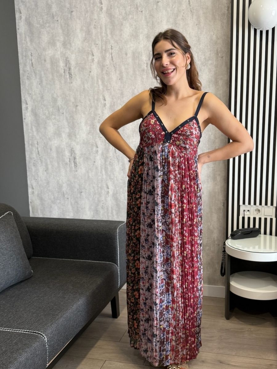 ÇİÇEK DESENLİ PİLİSELİ ELBİSE
