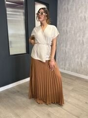 BEL DETAYLI PİLELİ UZUN ELBİSE