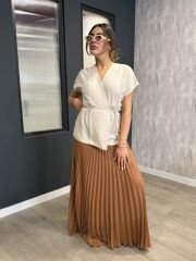 BEL DETAYLI PİLELİ UZUN ELBİSE