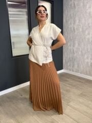 BEL DETAYLI PİLELİ UZUN ELBİSE