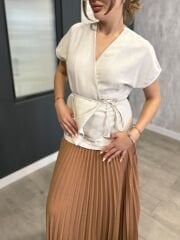 BEL DETAYLI PİLELİ UZUN ELBİSE